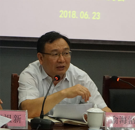 省学生体育总会主席、郑州轻工业学院党委书记俞海洛作主旨演讲