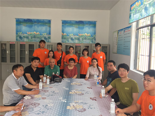 校工会干部看望慰问我校驻村扶贫教师和参加暑期社会实践的学生