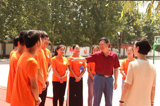 校党委副书记王建生慰问“点亮希望”教育关爱团成员