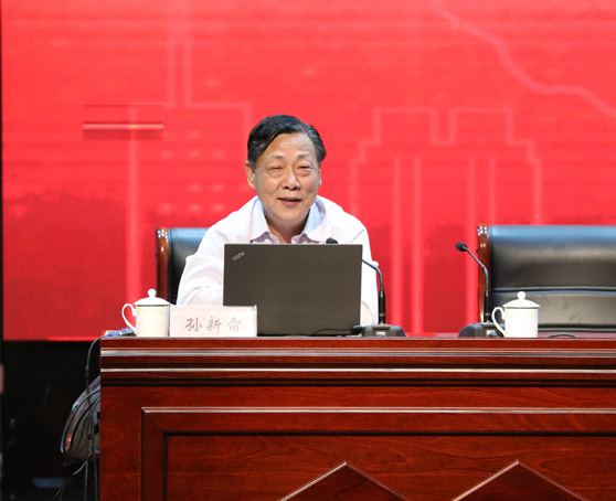 省政协经济委员会主任孙新雷为我校新生开讲第一课