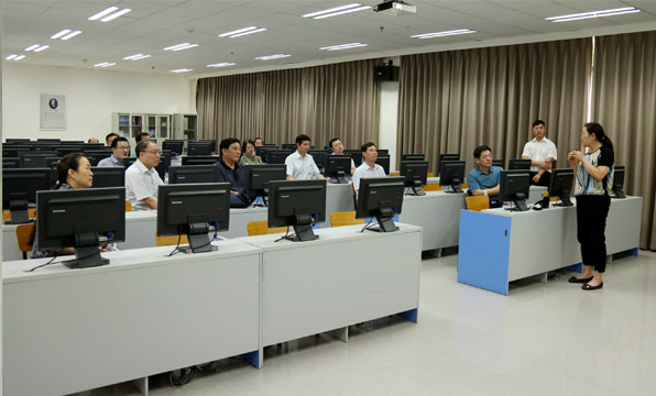 调研组考察我校实验实训中心