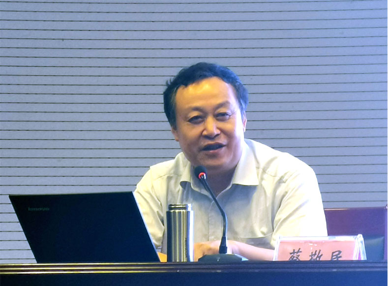 教育部评估专家、合肥学院党委书记蔡敬民教授作专题报告