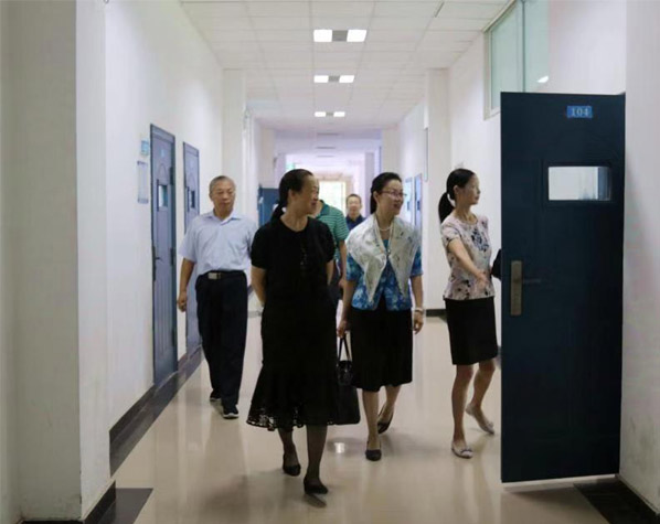 校党委书记王雪云、校长丁庭选、副校长颜敏一行巡视检查学校课堂教学工作