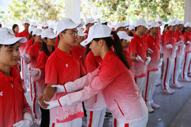 志愿者接受培训