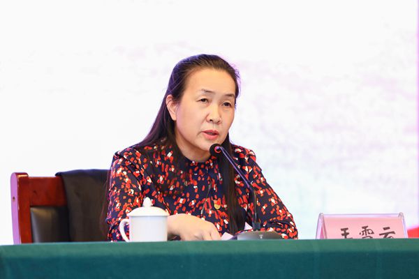 校党委书记王雪云为全校党员领导人员讲“不忘初心、牢记使命”主题教育专 题党课