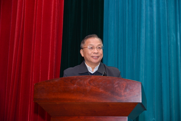 校长丁庭选致辞