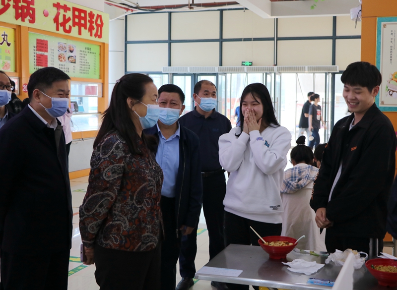 党委书记王雪云深入象湖校区一线督导疫情防控及毕业生就业工作