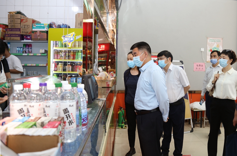 省教育厅副厅长、一级巡视员刁玉华一行到我校检查督导疫情防控工作