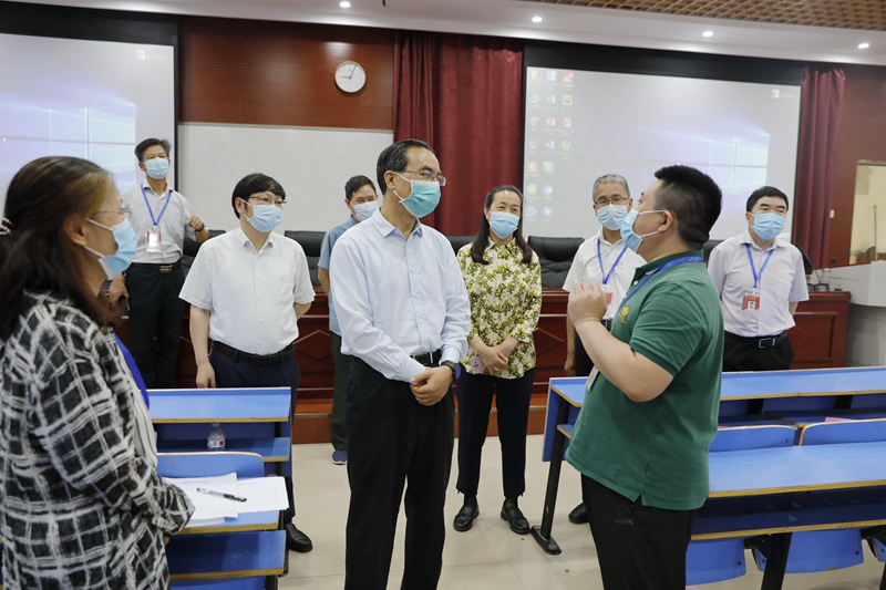 尹洪斌一行检查指导专升本考试工作