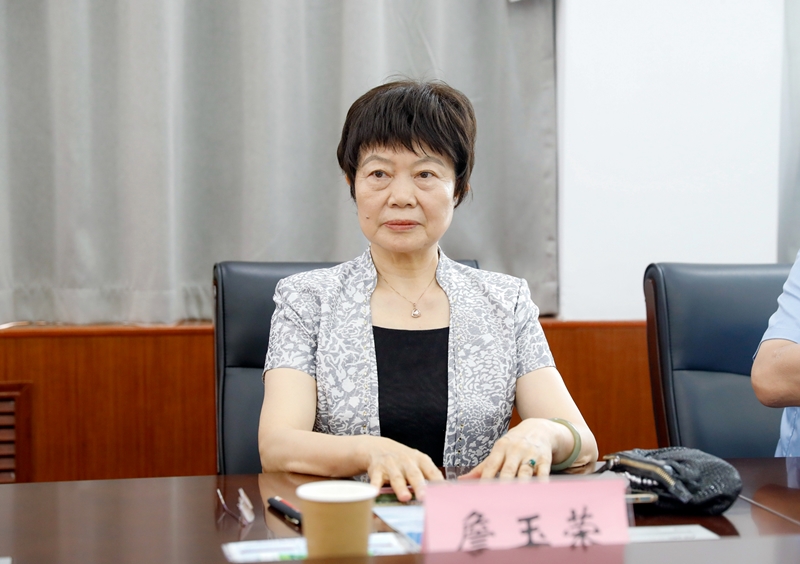 河南省新闻出版局原局长、清华大学河南校友会会长詹玉荣致辞